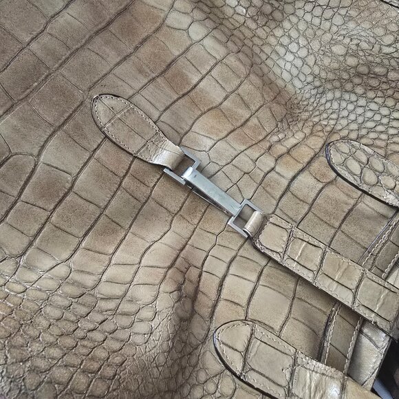 100% Italian Leather Brown Work Tote – Elegant & Spacious - Picture 2 of 4